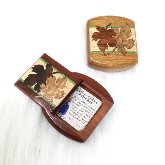 Inlaid Maple Leaf Slider Box